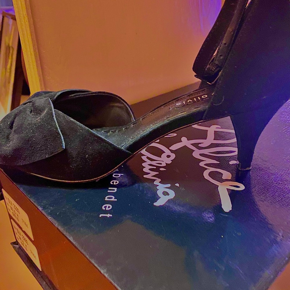 Alice+Olivia black suede peep toe heels